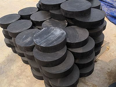 汕尾板式橡胶支座由若干层橡胶片与薄钢板经加压硫化